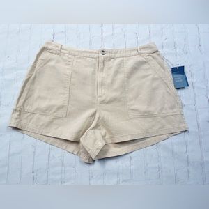 [Universal Thread] NWT tan khaki shorts size 17